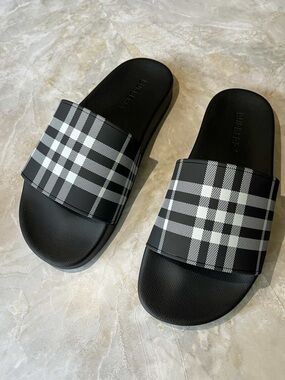 Burberry Slides Size 39 Brand New